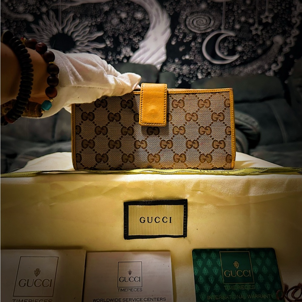 Authentic Vintage Gucci Beige and Brown Monogram Wallet ❌80% OFF SALE❌ - Picture 2 of 16